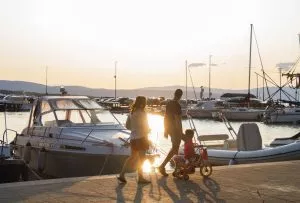Familjevandring längs kusten
