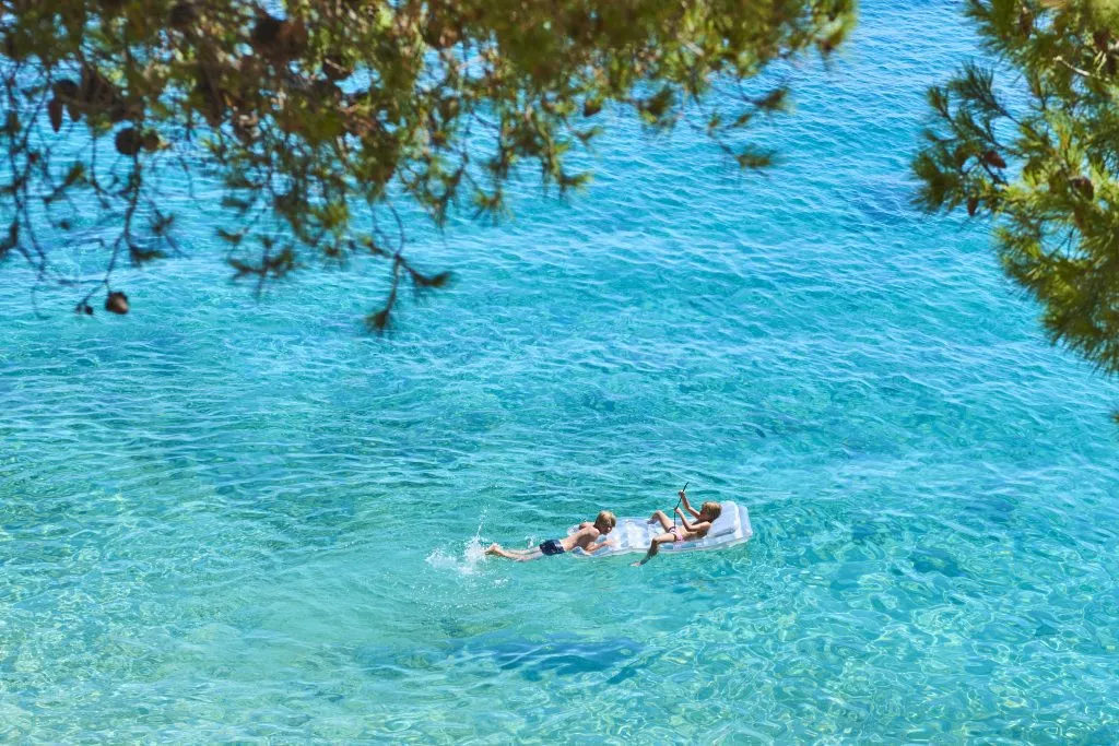 Roligt på stranden i Hvar