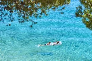 Roligt på stranden i Hvar
