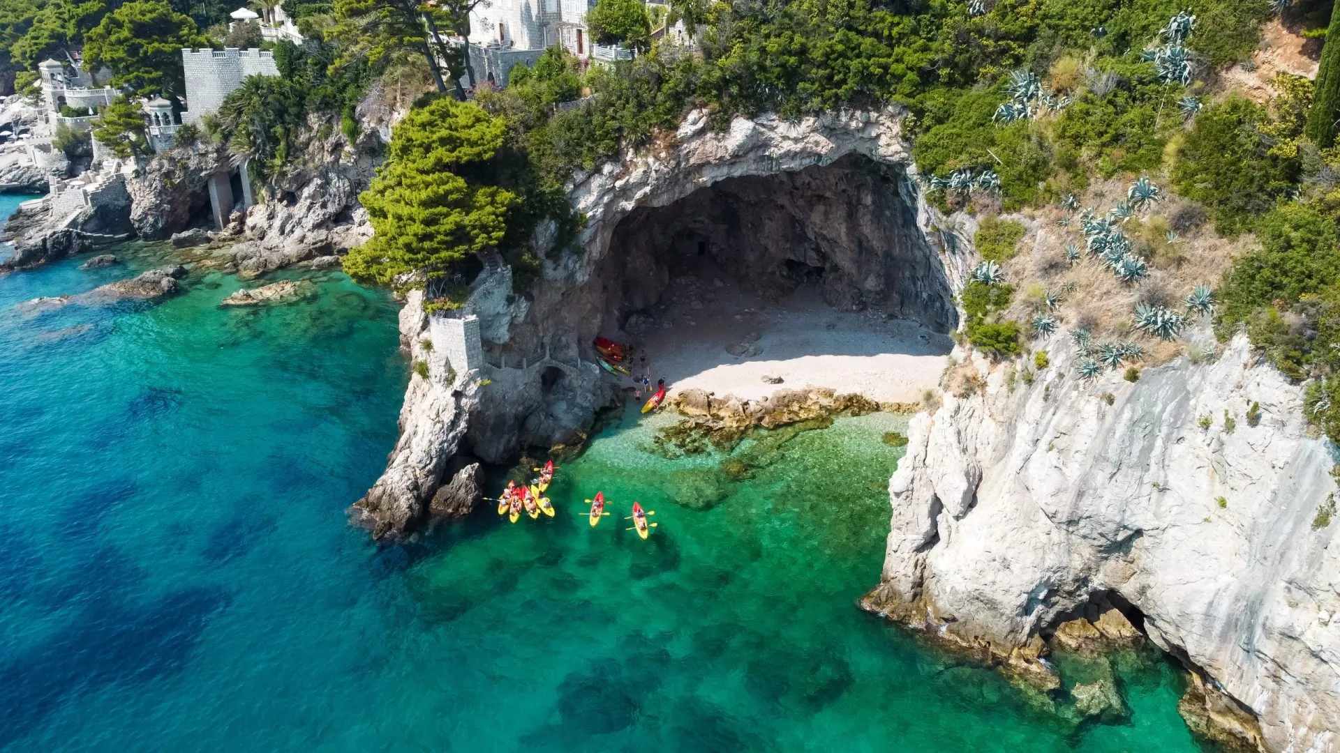 Kajakfahren auf dem Meer in Dubrovnik