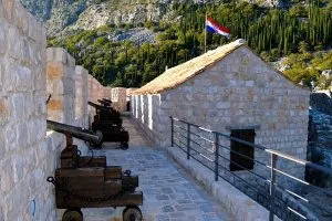 Sokol grad dubrovnik außerhalb der Stadtmauern